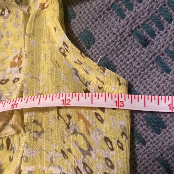 Myths, Sleeveless Yellow Floral Blouse, Buttons down under frills, Size M - Picture 11 of 11